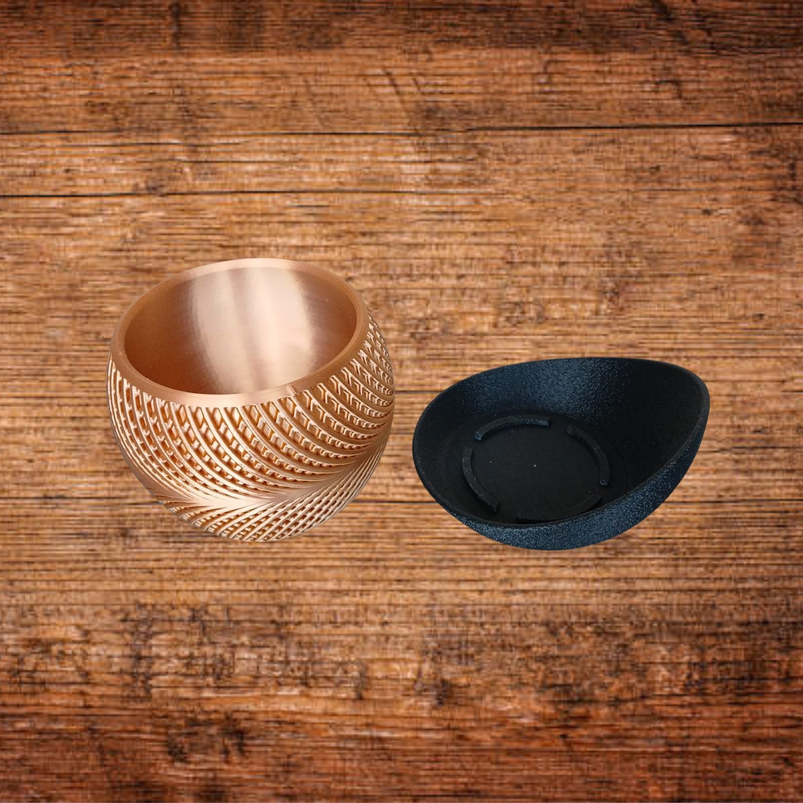 Blumentopf mit 3D-Druckmuster, roségoldfarbene Metalloptik, plus schwarzer Untersetzer