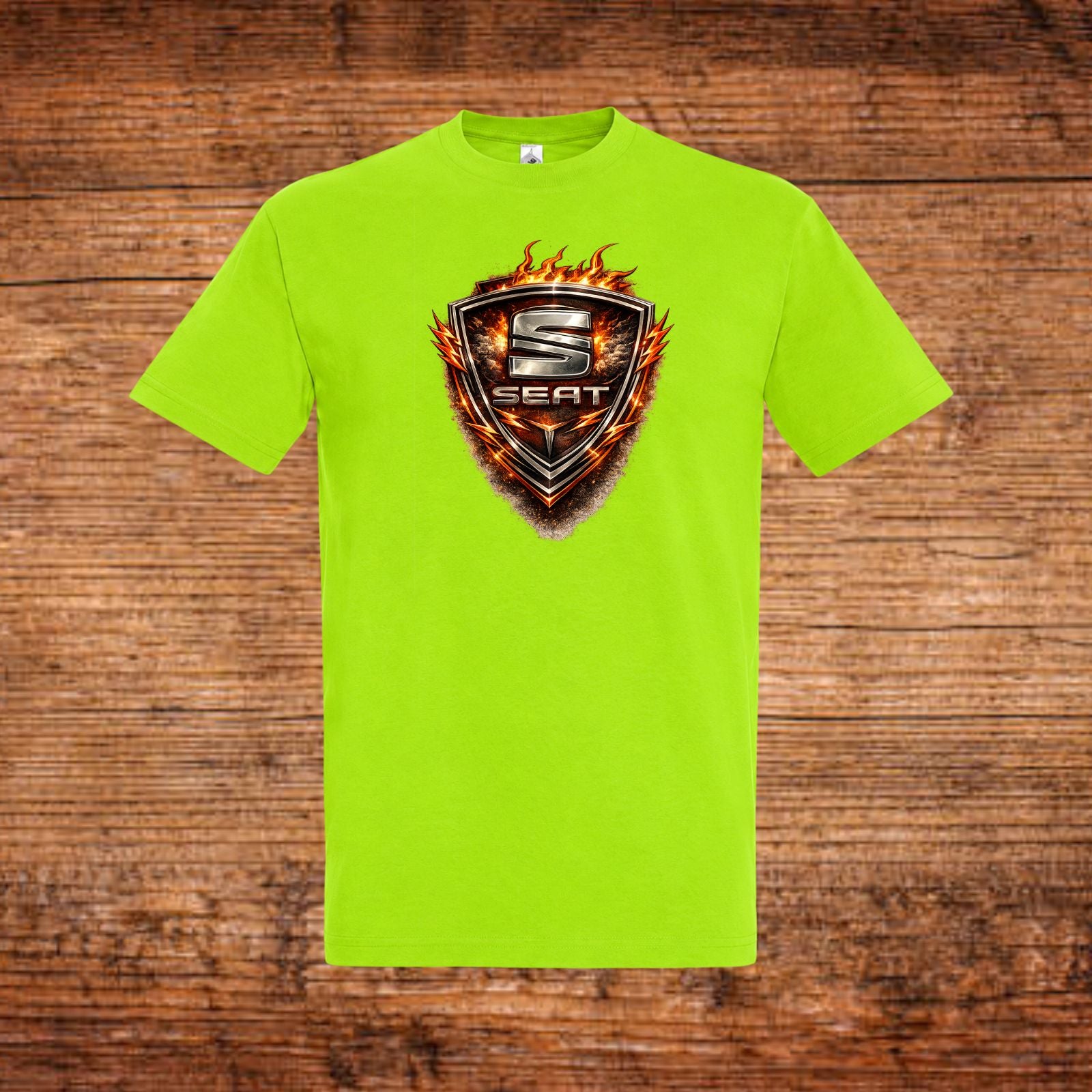 Neon-grünes T-Shirt mit großem SEAT-Emblem-Aufdruck und Flammenmotiv auf der Brust