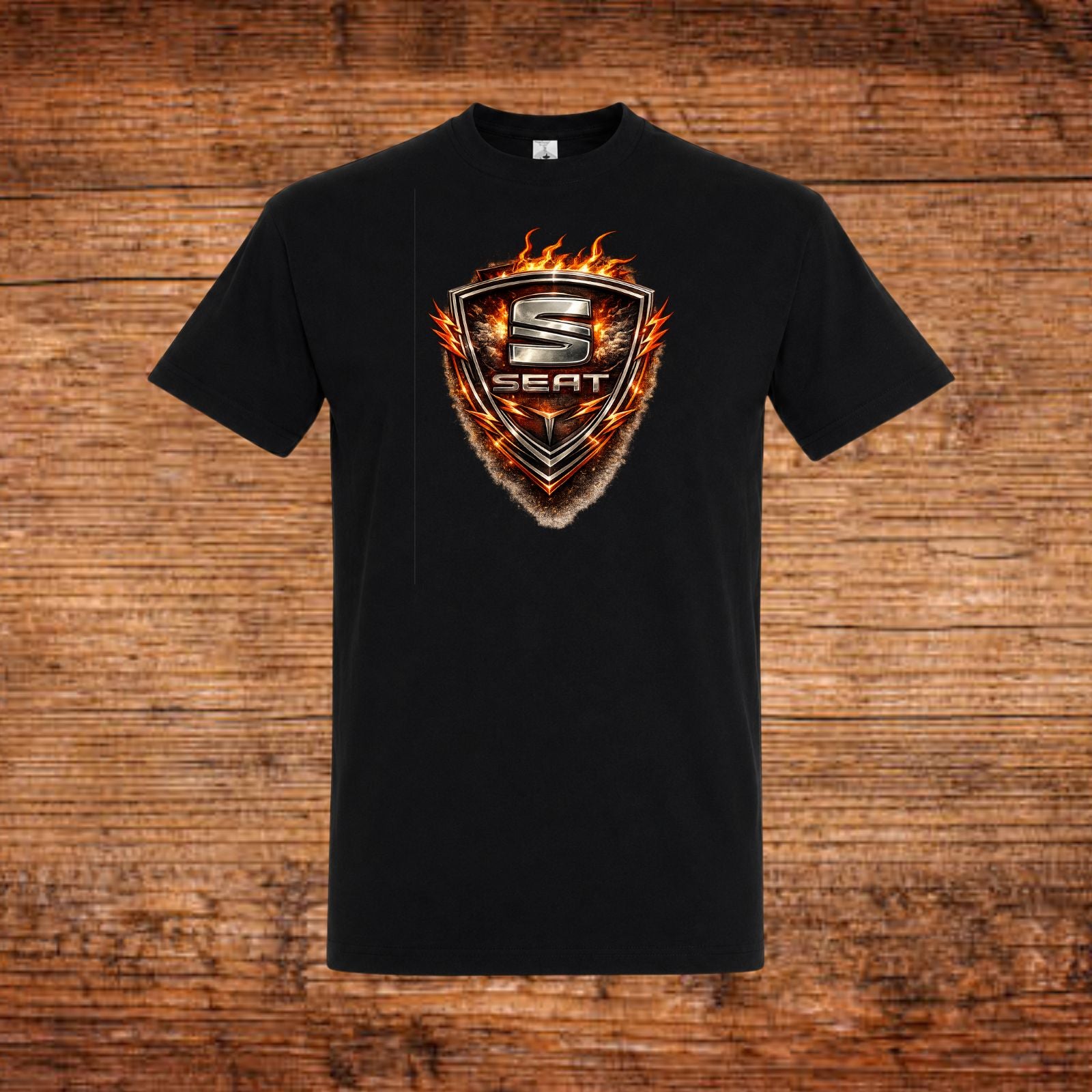 Schwarzes T-Shirt mit SEAT-Flammen-Emblem auf der Brust