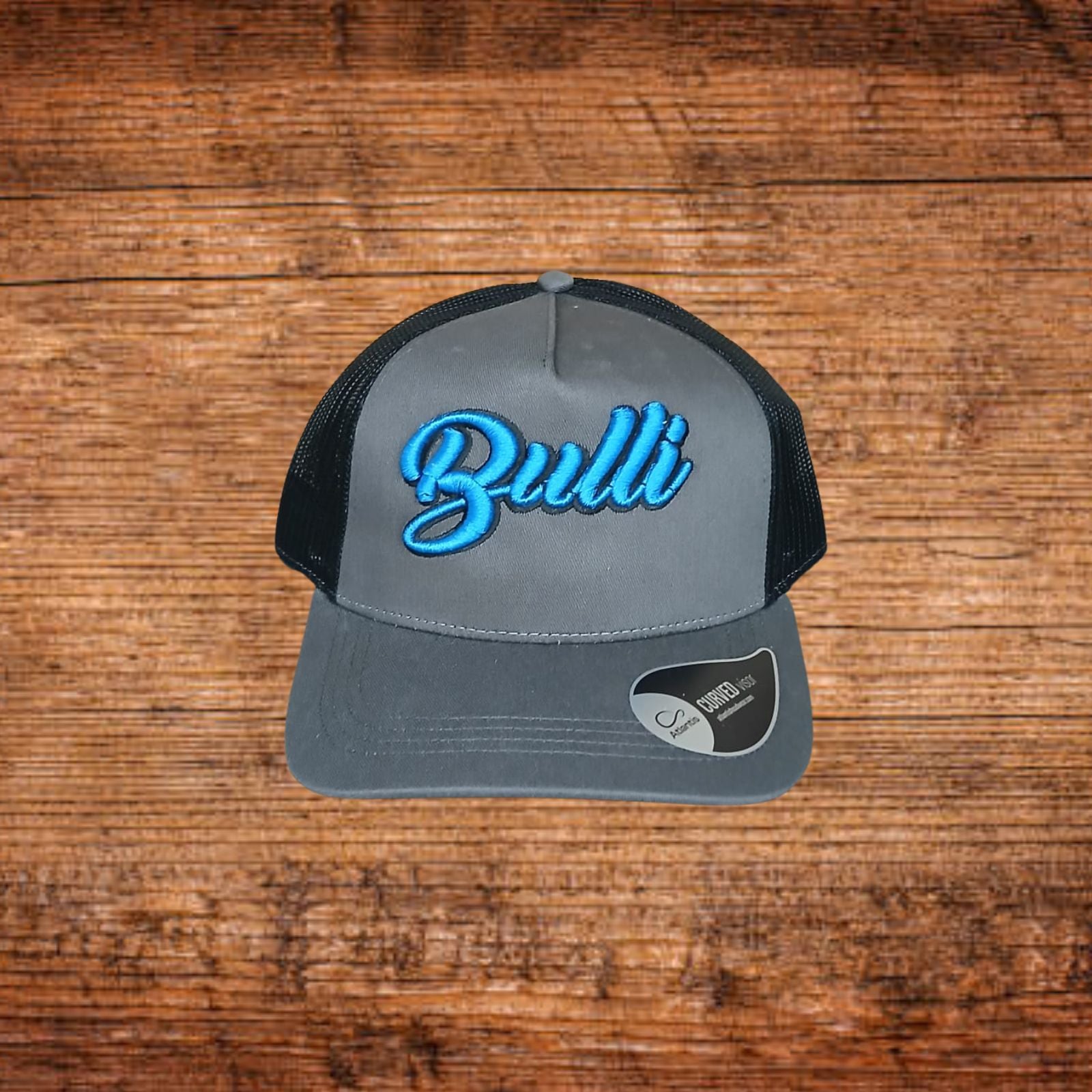 Basecap Bulli: graues Vorderteil, blaues Bulli-Logo, schwarzes Mesh seitlich