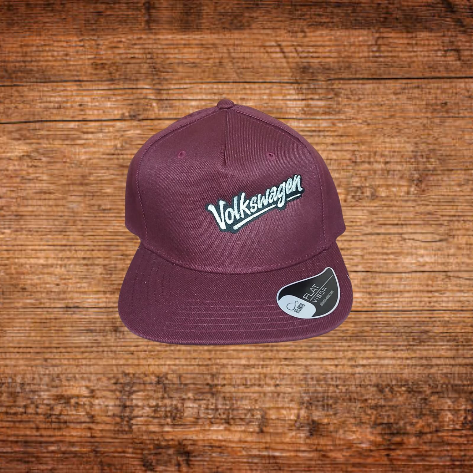 Snapback-Cap Bordeaux mit Volkswagen-Logo und Seitenetikett