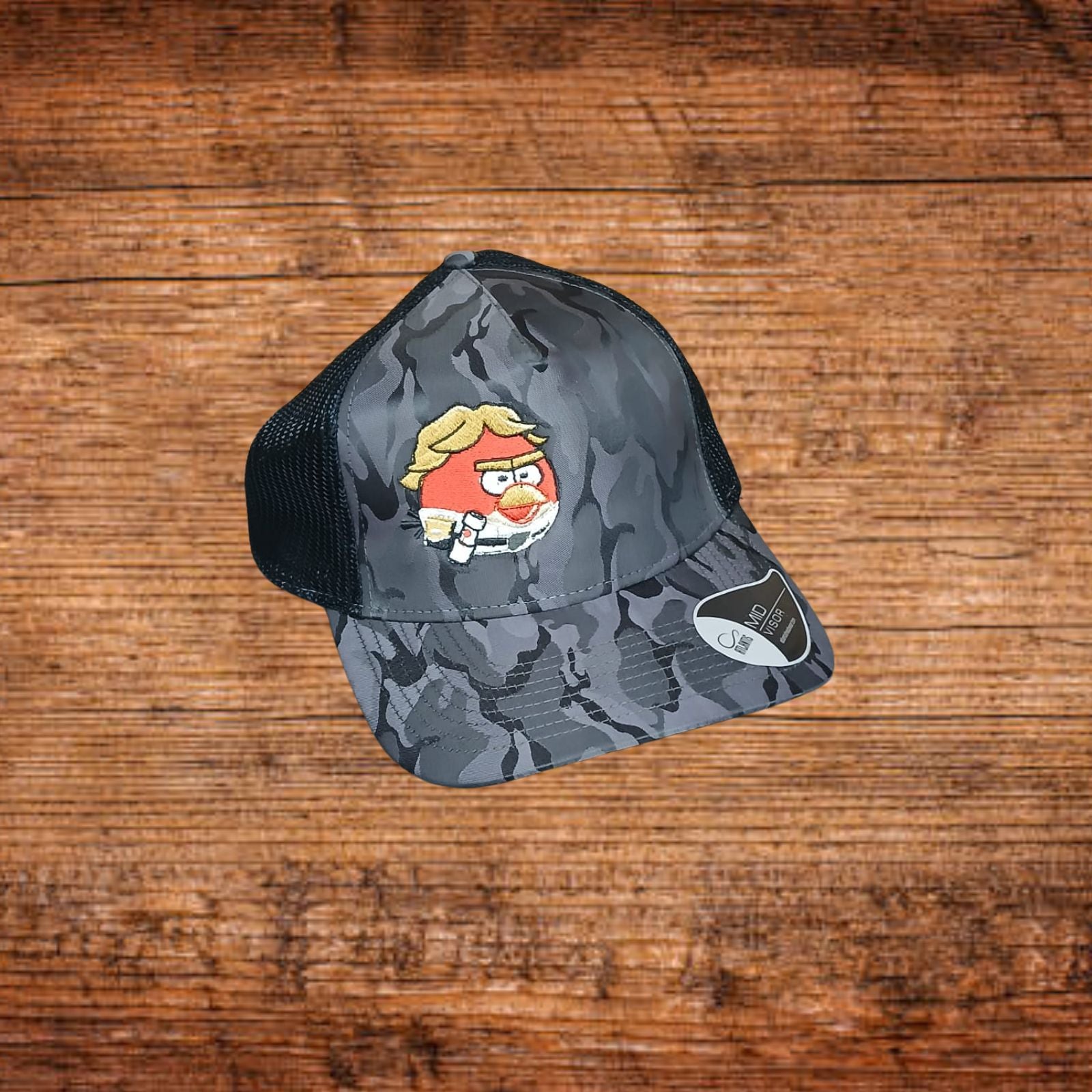 Basecap mit dunklem Camouflage und Comic-Patch vorne, verstellbar