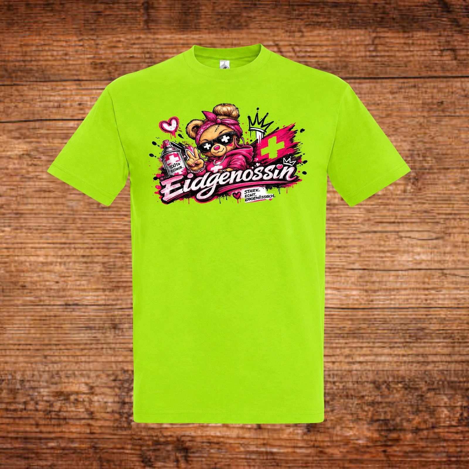 T-Shirt in Grün mit buntem Brustdruck „Eidgenossin“ und Comic-Maskottchen
