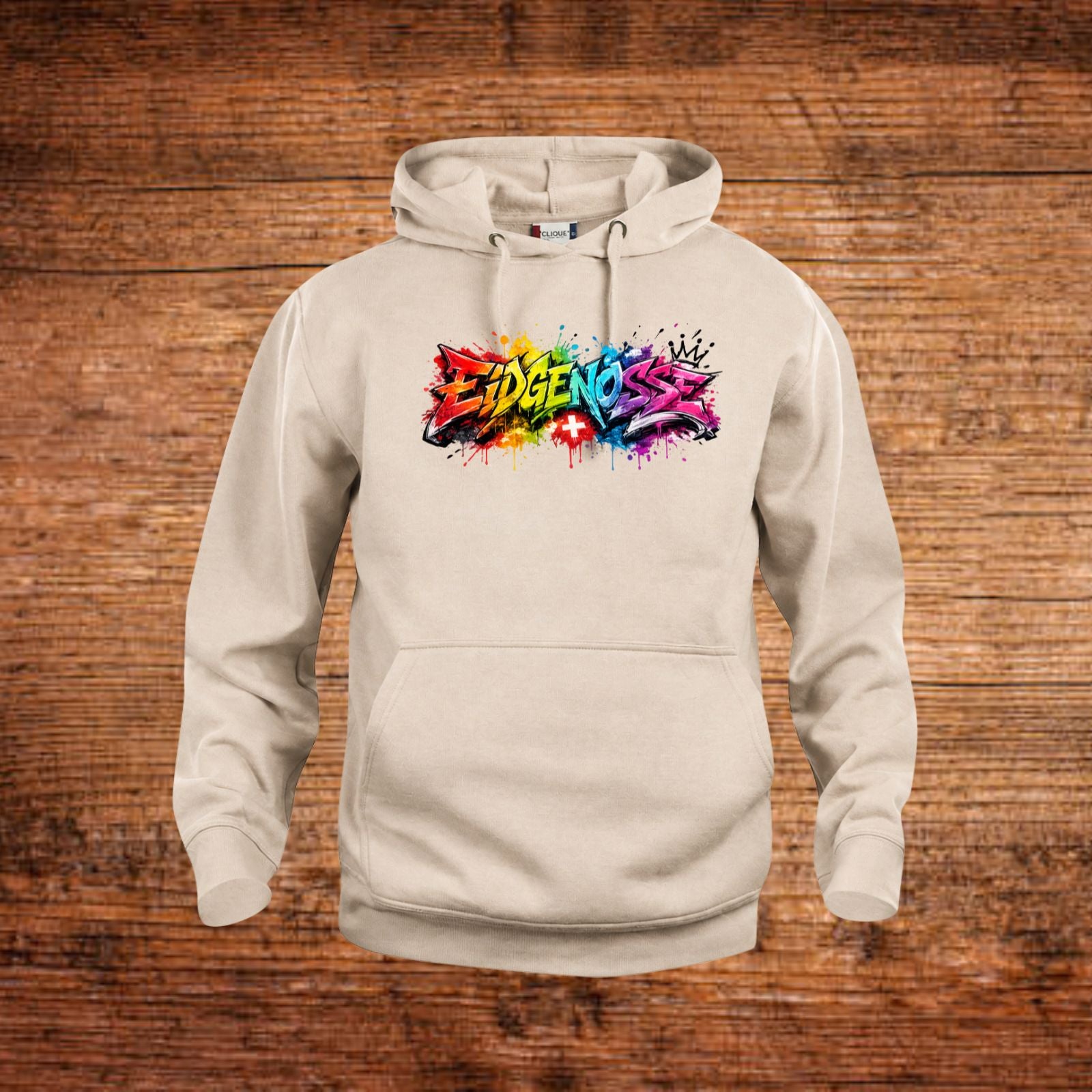 Beiger Hoodie mit Kapuze und Kängurutasche, bunter Graffiti-Print auf der Brust.