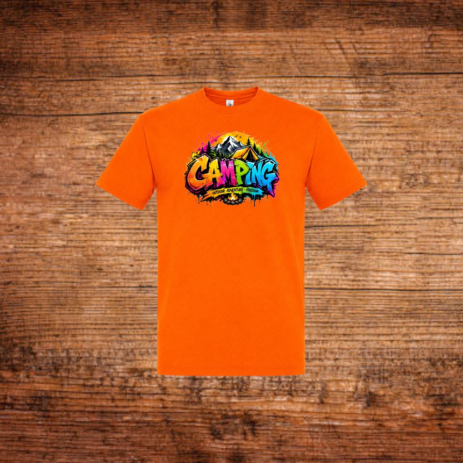 Orangenes Camping-Graffiti-T-Shirt mit farbigem Berg- und „CAMPlNG“-Logo auf der Brust