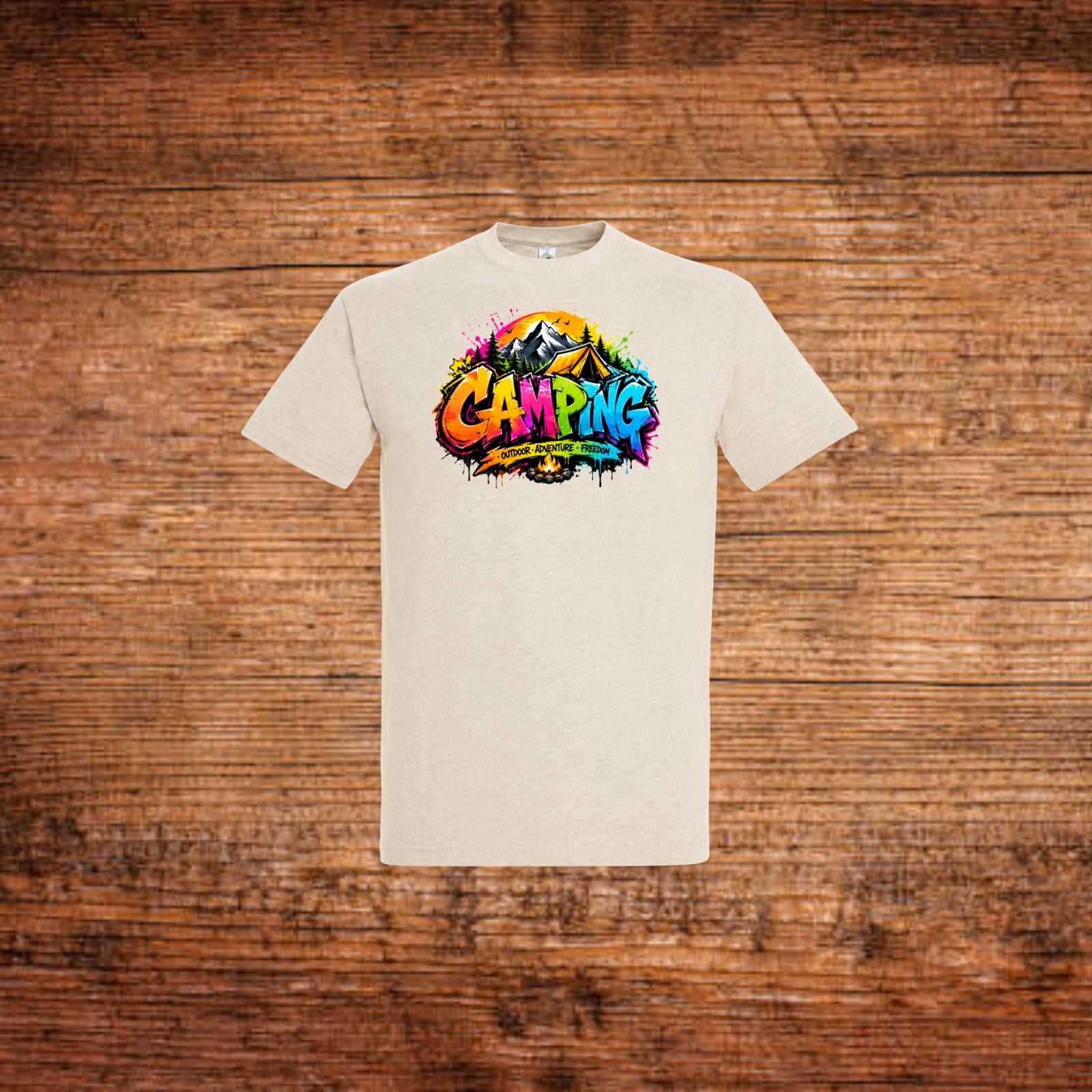 Beiges T-Shirt mit farbigem „Camping“-Graffiti-Aufdruck auf der Brust