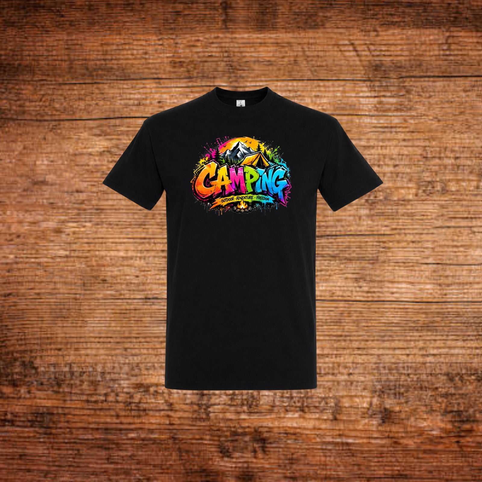 Schwarzes T-Shirt mit farbigem „Camping“-Graffiti-Aufdruck auf der Brust