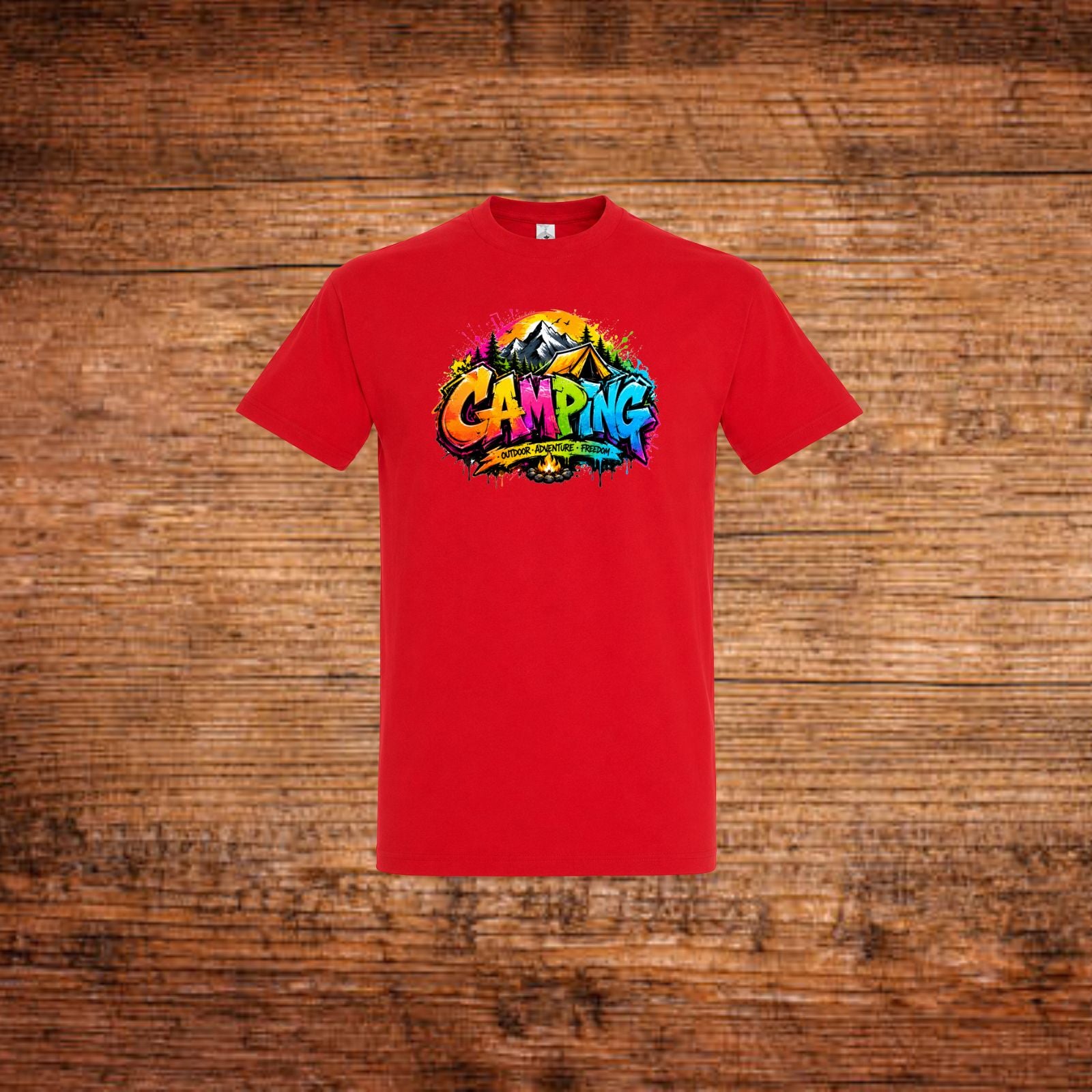 Rotes T-Shirt mit farbigem „Camping“-Graffiti-Aufdruck auf der Brust