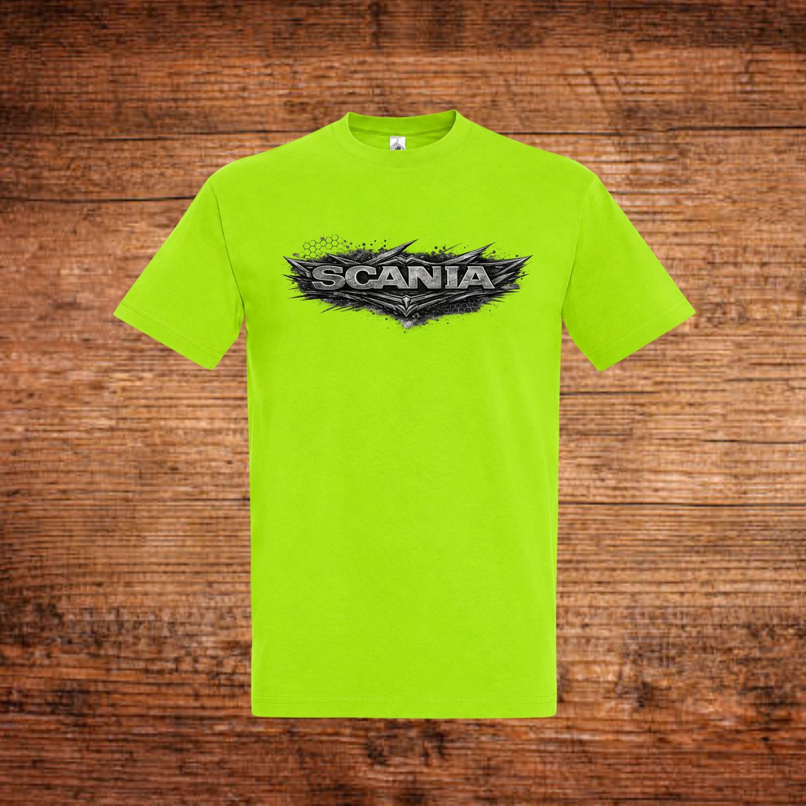 Neongrünes T-Shirt mit SCANIA-Metall-Logo vorn.