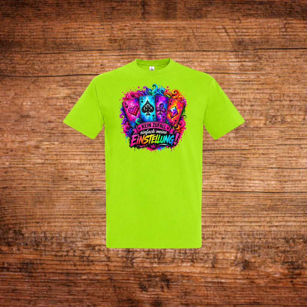 Neongrünes T-Shirt mit mehrfarbiger Front-Grafik und Schriftzug.