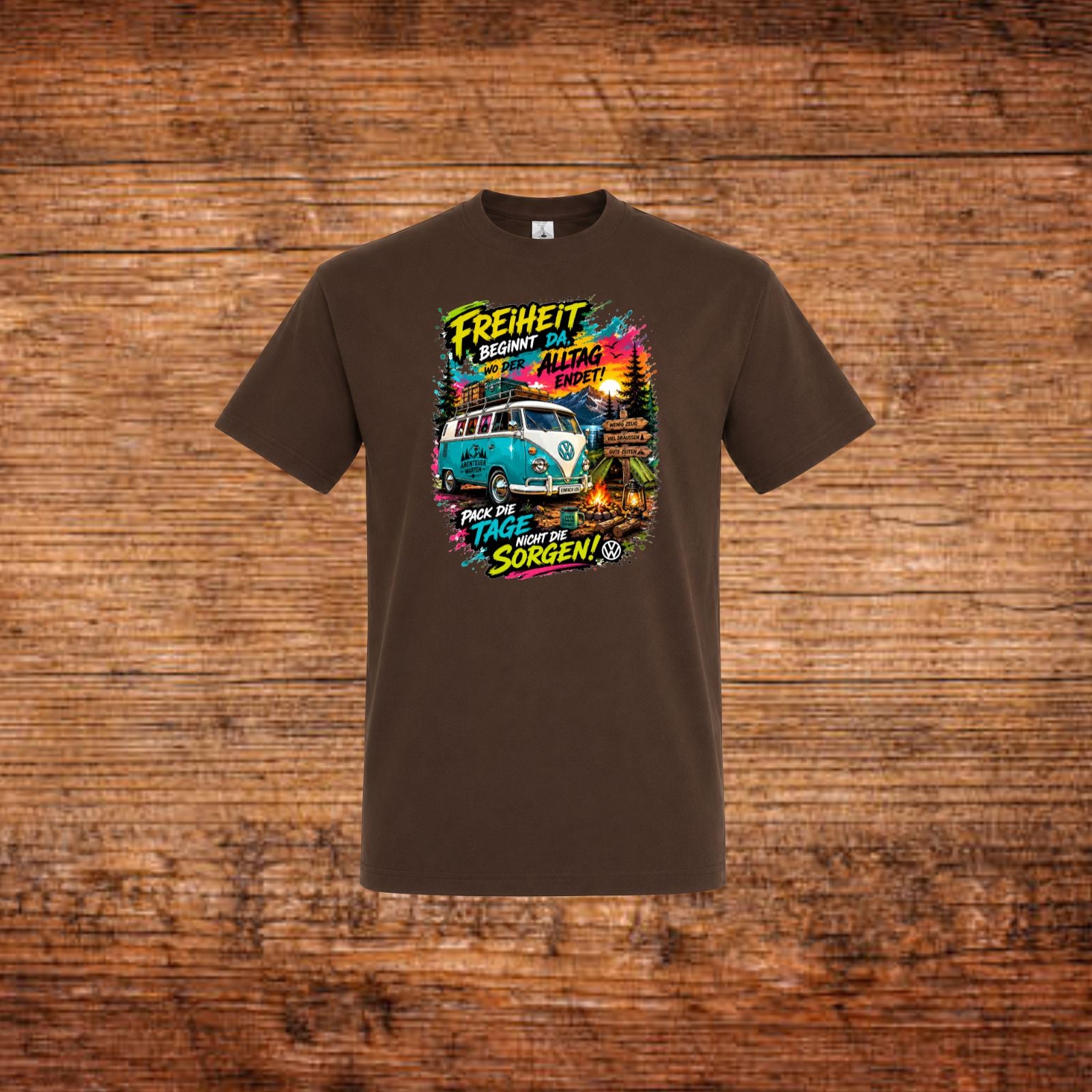 Braunes Camping-T-Shirt mit farbigem Frontdruck