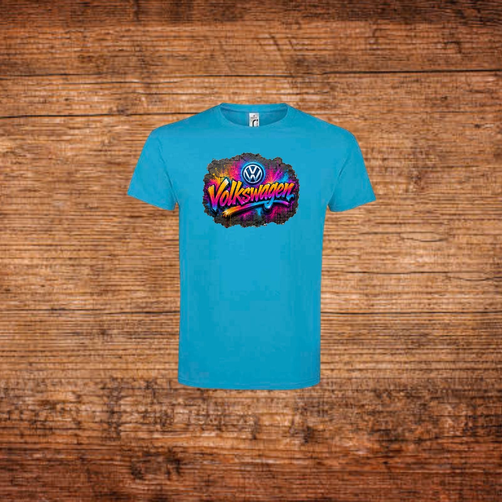 Türkises T-Shirt mit farbigem Volkswagen-Graffiti-Print auf der Brust