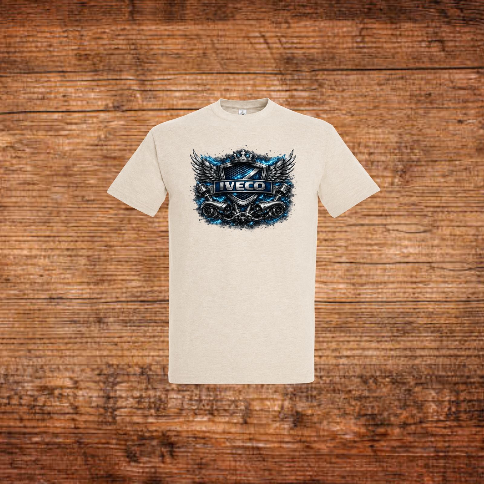 Beiges T-Shirt mit IVECO Frontprint und Flügel-Emblem