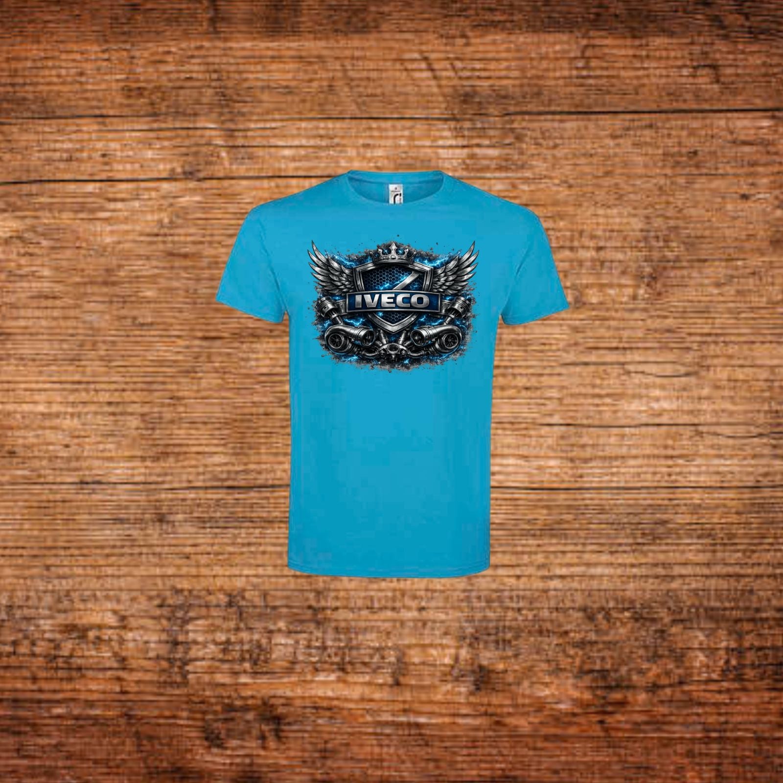 Türkises T-Shirt mit IVECO Frontprint und Flügel-Emblem