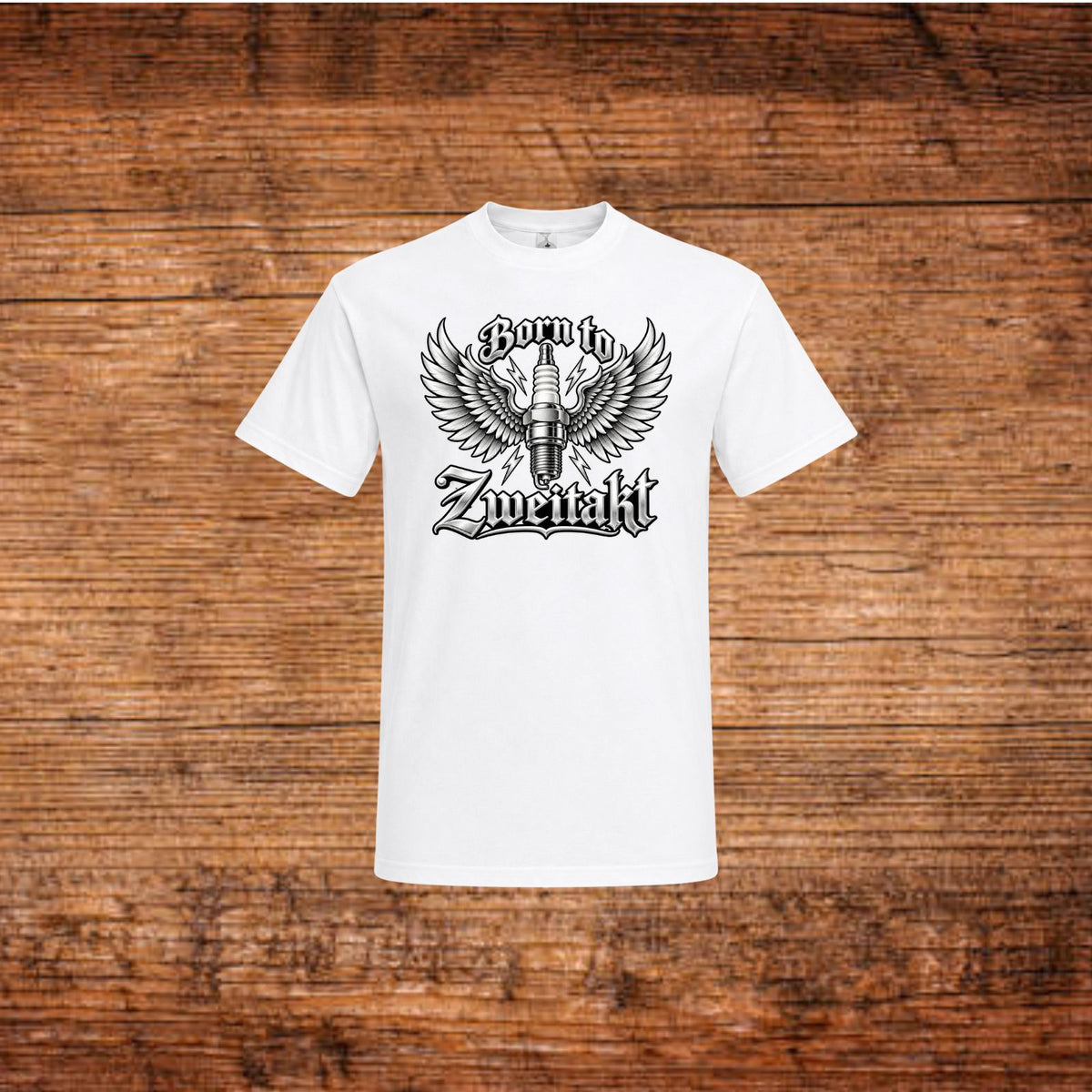 Weißes T-Shirt mit Flügeln und Zündkerzen-Grafik, Aufdruck „Born to Zweitakt“