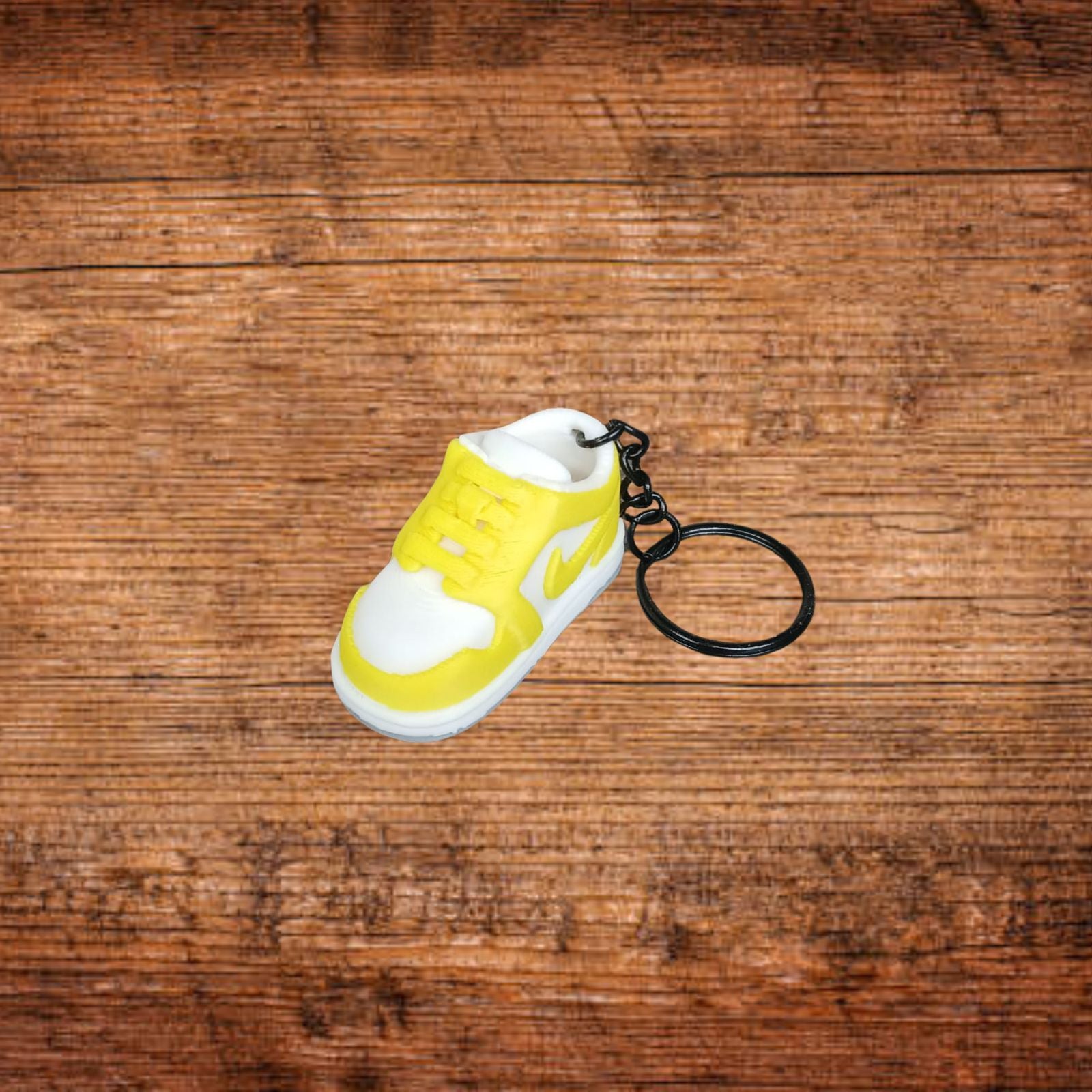 Schlüsselanhänger im Sneaker-Design, gelb-weiß, mit schwarzem Ring