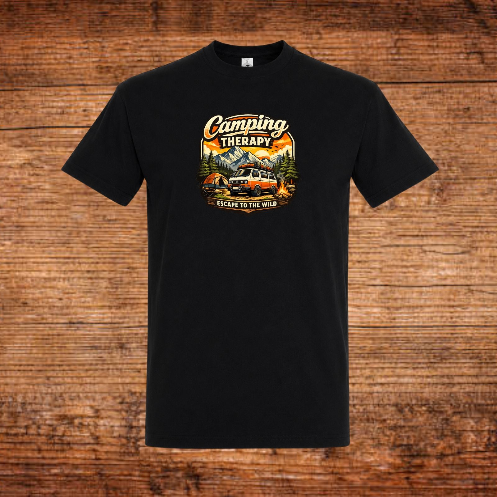 Schwarzes T‑Shirt mit Camping-„Camping Therapy“ Logoaufdruck auf der Brust