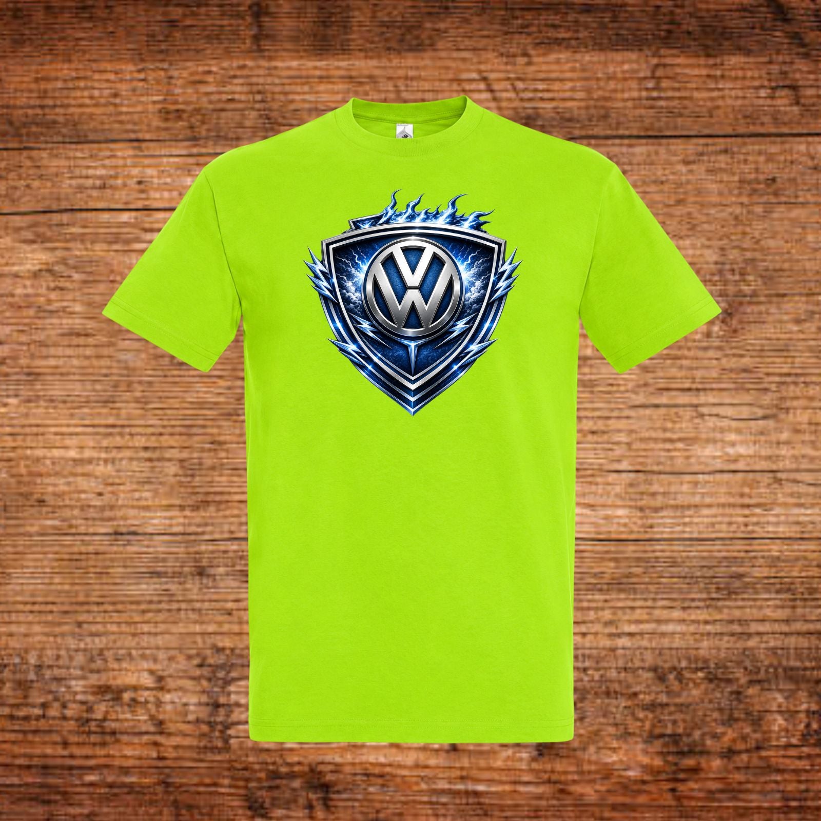 Neon-grünes VW-T-Shirt mit blauem VW-Emblem auf der Vorderseite