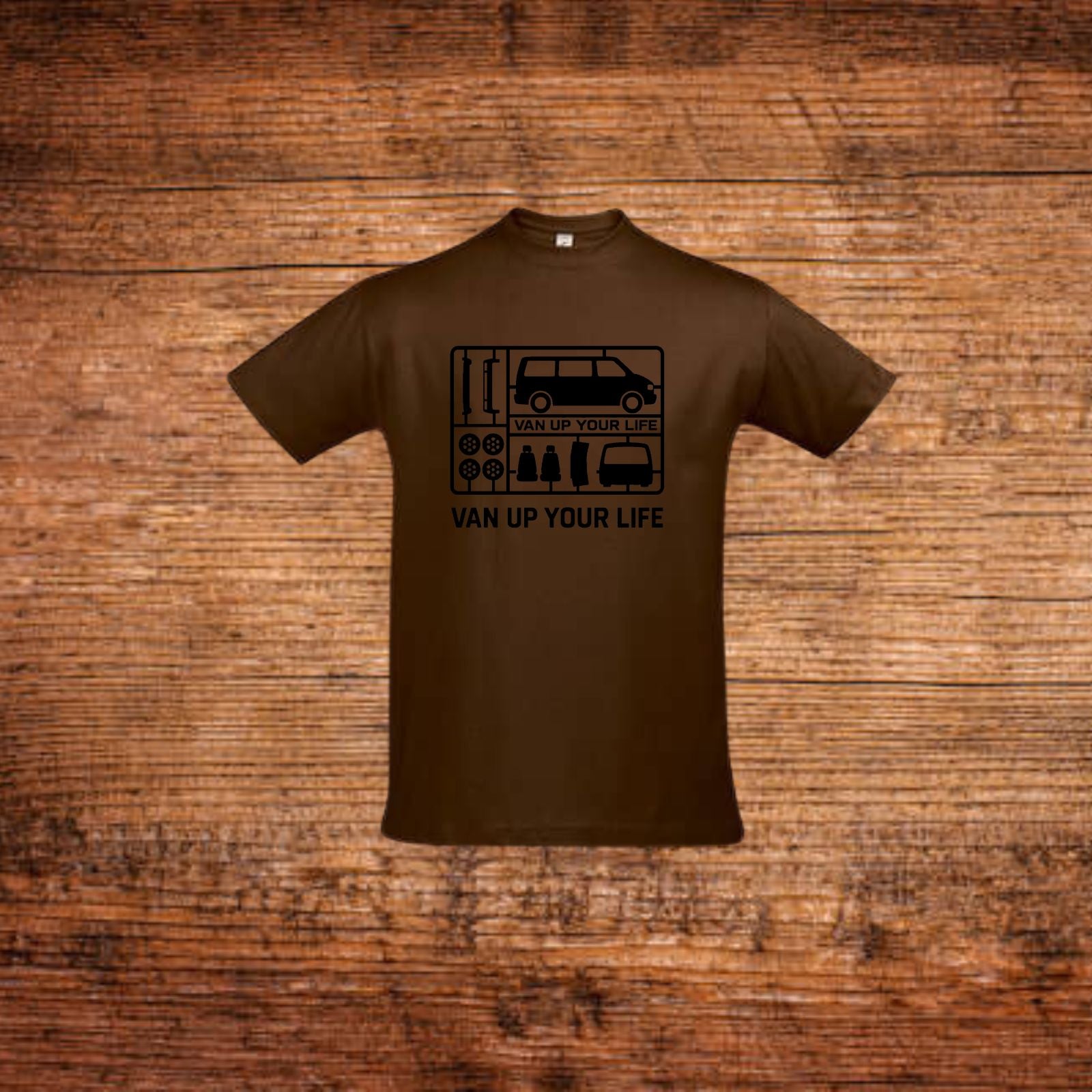braunes T-Shirt mit VW-Bus-Frontprint und Schriftzug „VAN UP YOUR LIFE“