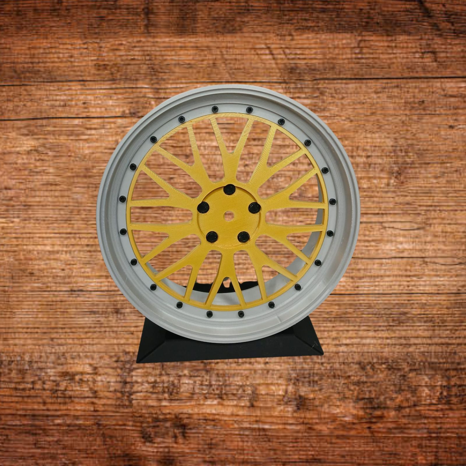 BBS Felgenuhr 3-teilig mit goldfarbenen Speichen, silberner Felge und schwarzen Zeigern