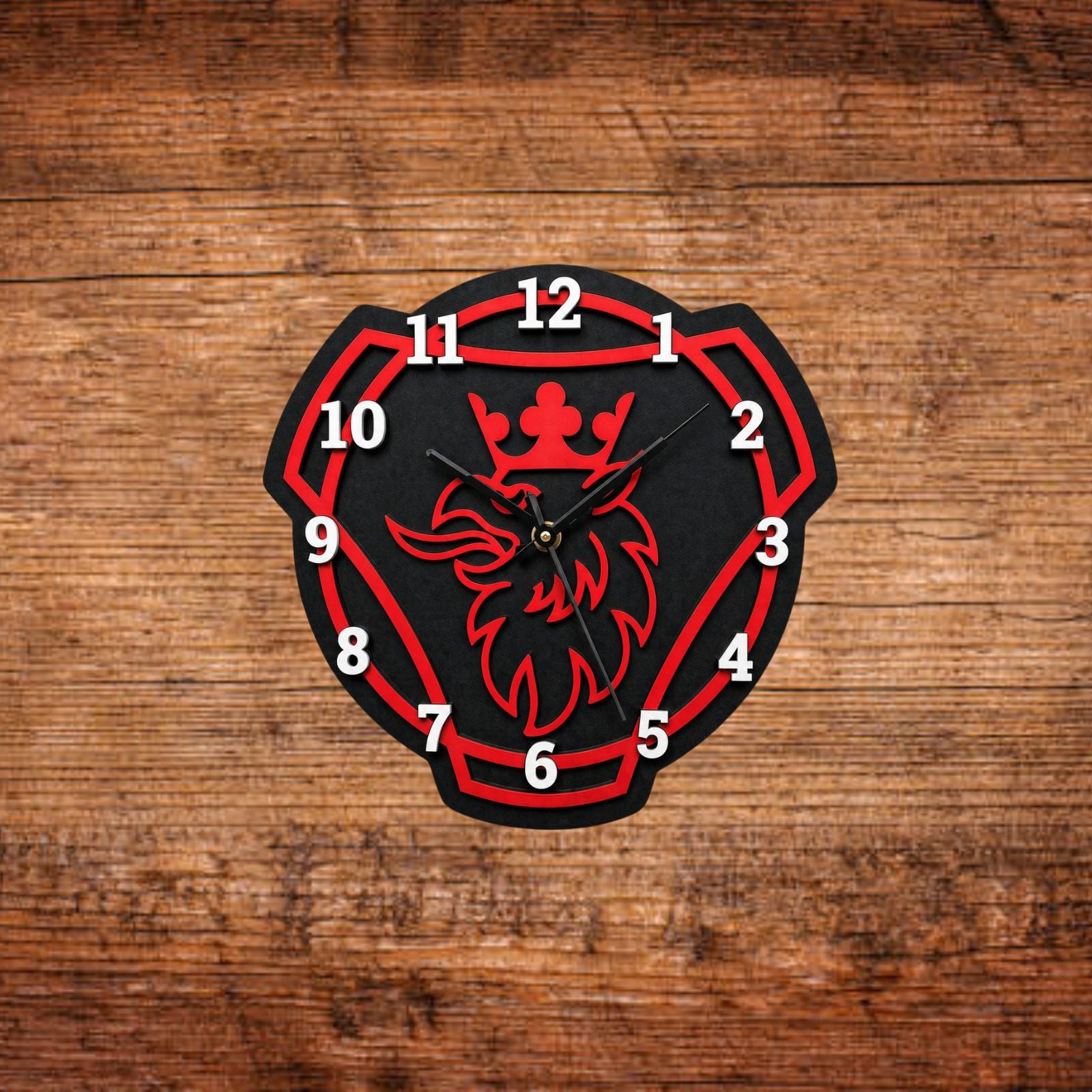 Scania Uhr mit schwarzem Ziffernblatt und roten Ziffern & Löwenmotiv