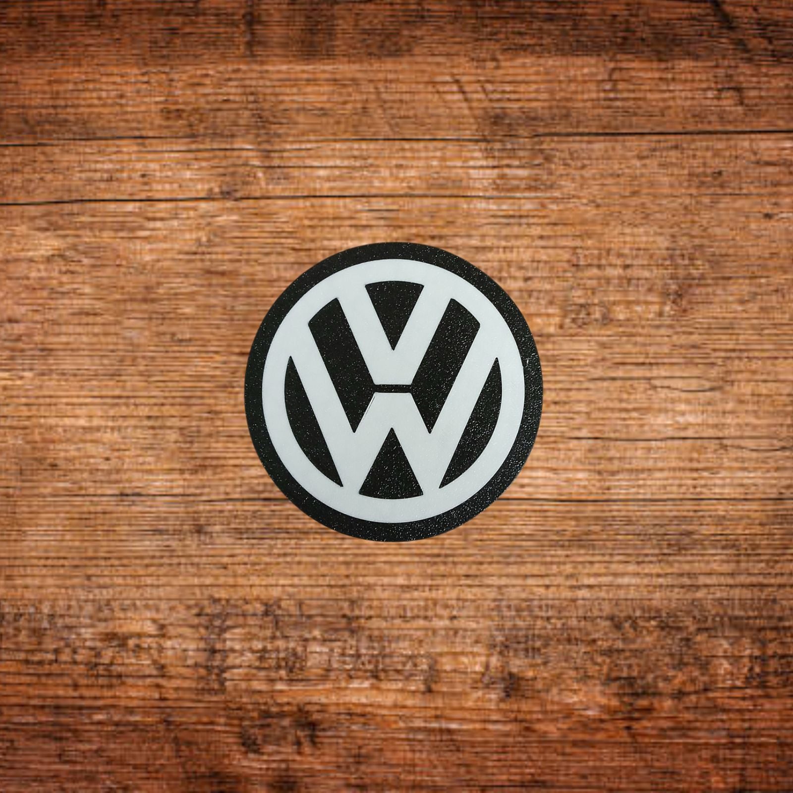 Runder Untersetzer mit VW-Logo, schwarz eingefasst