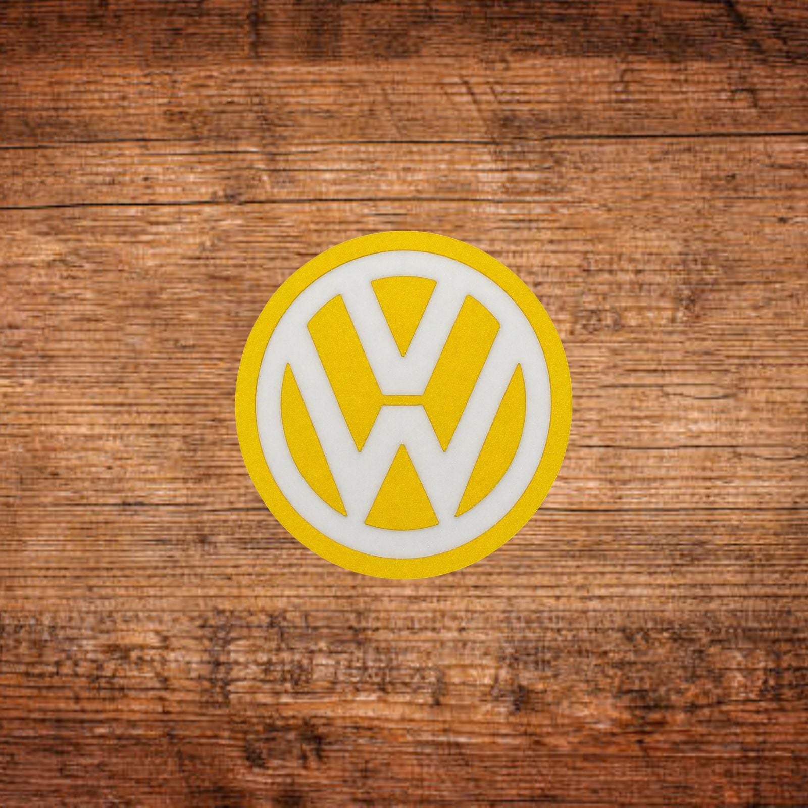 Runder Untersetzer mit VW-Logo, gelb eingefasst