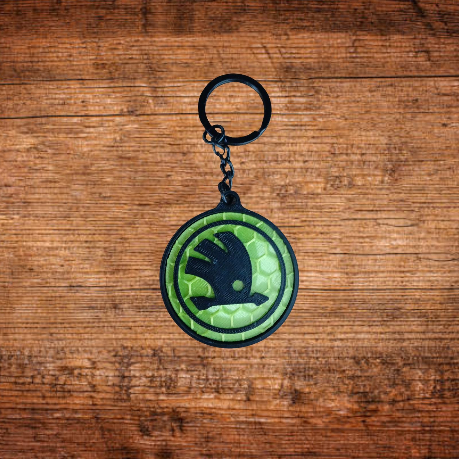 Škoda Schlüsselanhänger rund mit Kette, grünem Ring und grünem Emblem