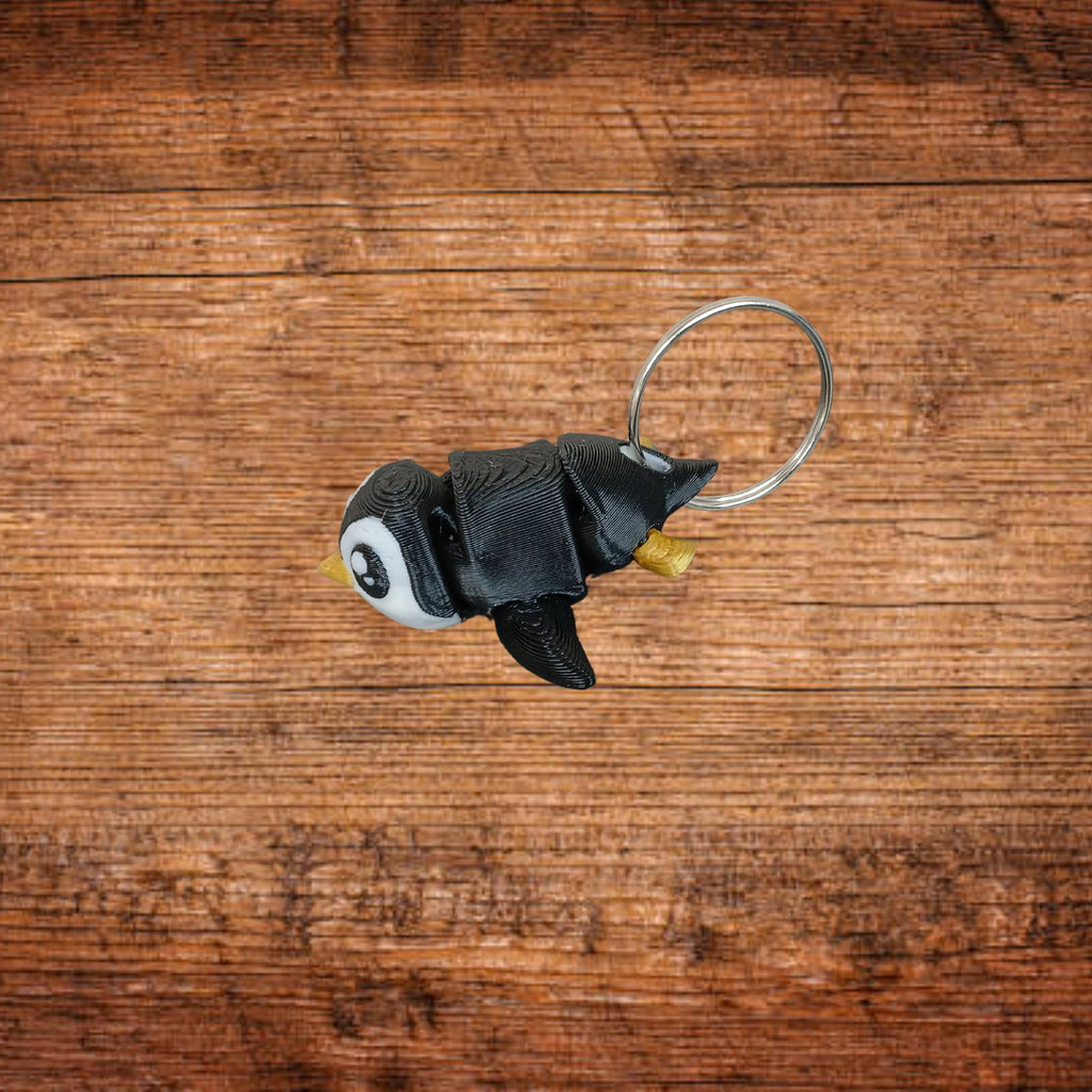Wackel-Pinguin-Schlüsselanhänger mit Metallring, gefalteter schwarzer Flosse und gelben Pfoten