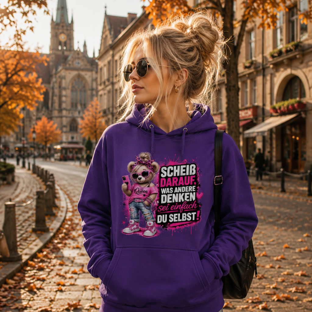 Lila Damen-Hoodie mit Kapuze, Kängurutasche und Frontprint, getragen