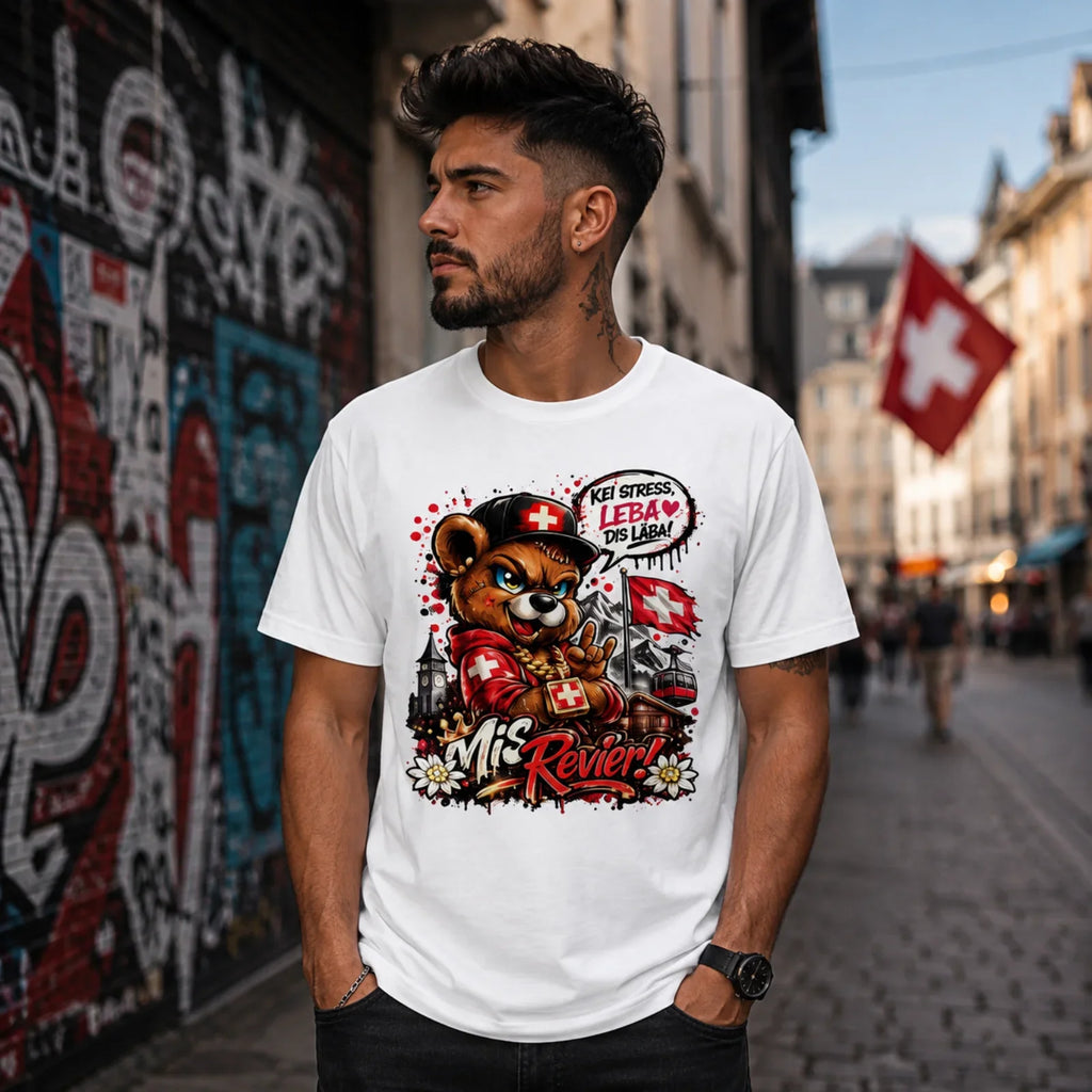 Weißes T-Shirt mit Bärenmotiv, Vorderdruck sichtbar am Modell