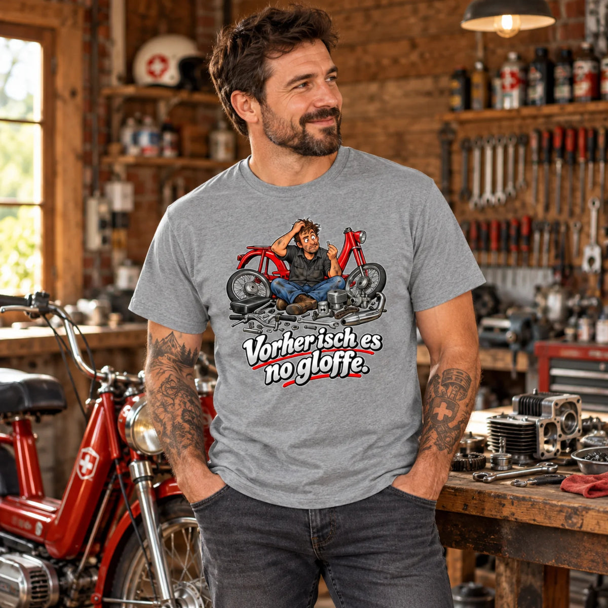 Graues Mofa-Schrauber-T-Shirt am Modell, Vorderansicht