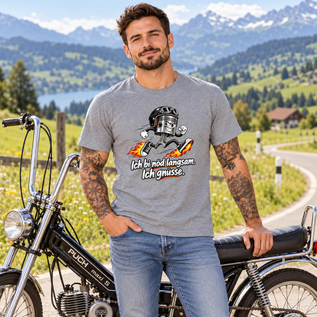 Graues Mofa-T-Shirt am Model getragen, Kolben-Motiv mit Flammen und Schriftzug.