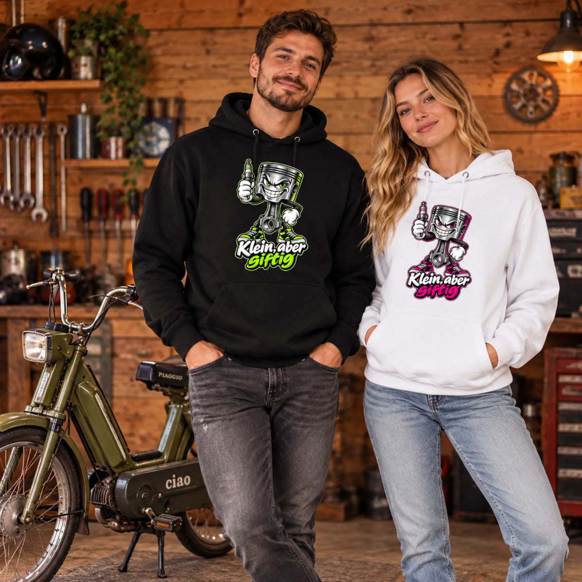 Hoodie-Paar mit Kapuze: schwarzer und weißer Kolben-Brustprint am Modell