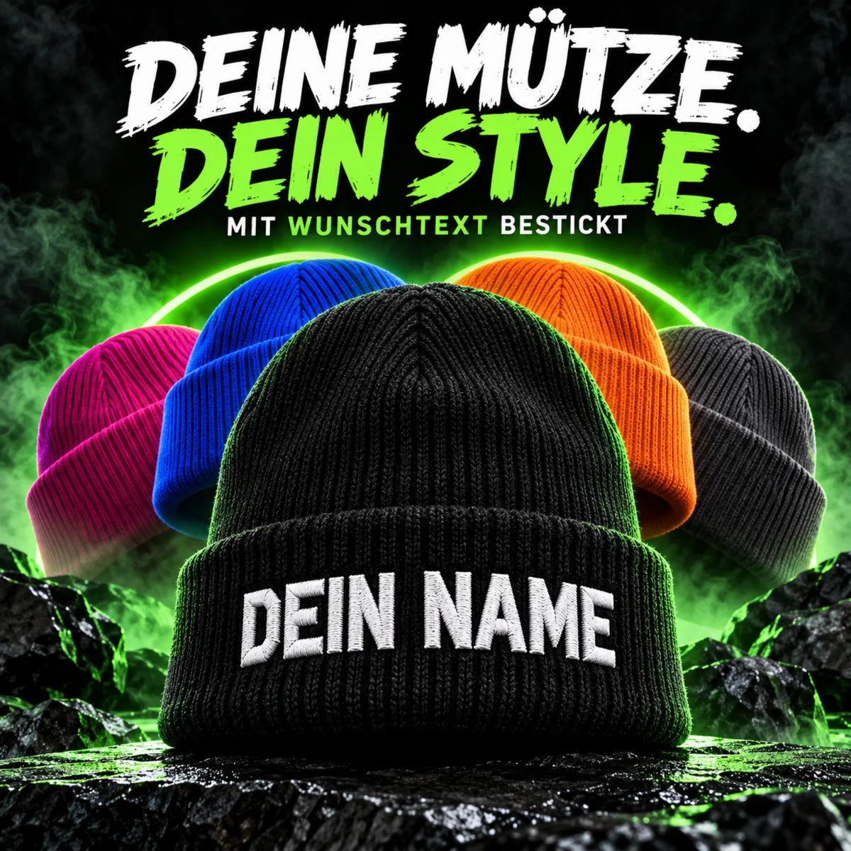 Wintermütze mit Wunschtext bestickt: „DEIN NAME“ auf schwarzer Mütze