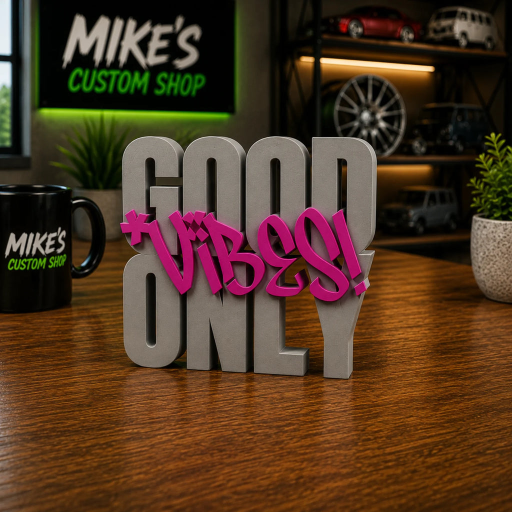 3D-Aufsteller aus PLA mit „Good Vibes Only“-Motiv in Grau und Pink