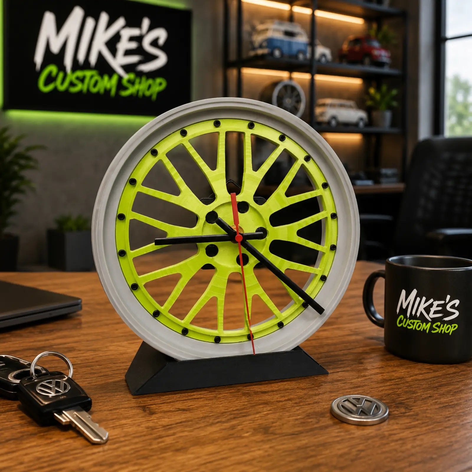 Wanduhr mit Felgen-Design, mehrteilige Motorsport-Optik, grün/silbern