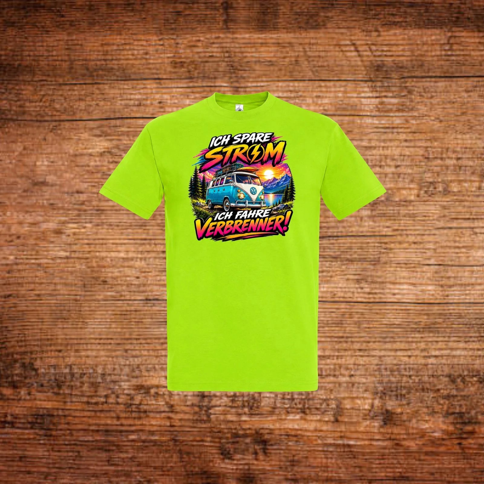 Neonfarbenes (Lime-) T-Shirt mit großem Schrift- und Bulli-Aufdruck „Ich spare Strom“/„Ich fahre Verbrenner!“